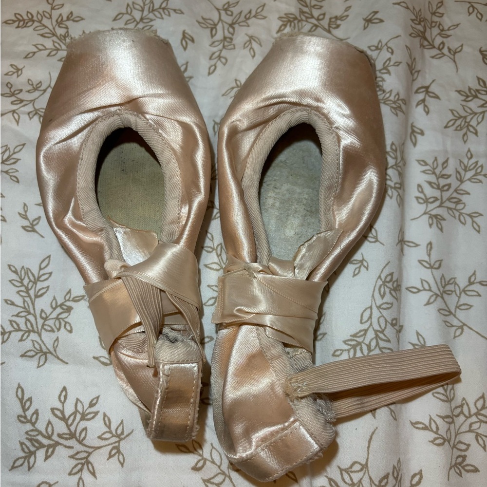 Used Russian Pointe pointe shoes